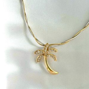 Na Hoku Gold and Diamond Hawaiian palm Tree Pendant & 18k gold twisted necklace